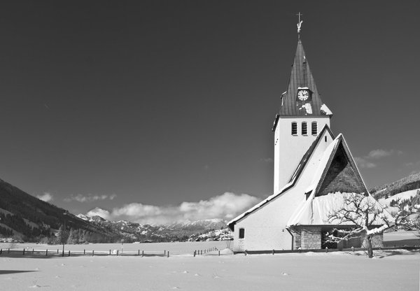 Kirche im Ostrachtal, gerahmter Fotodruck